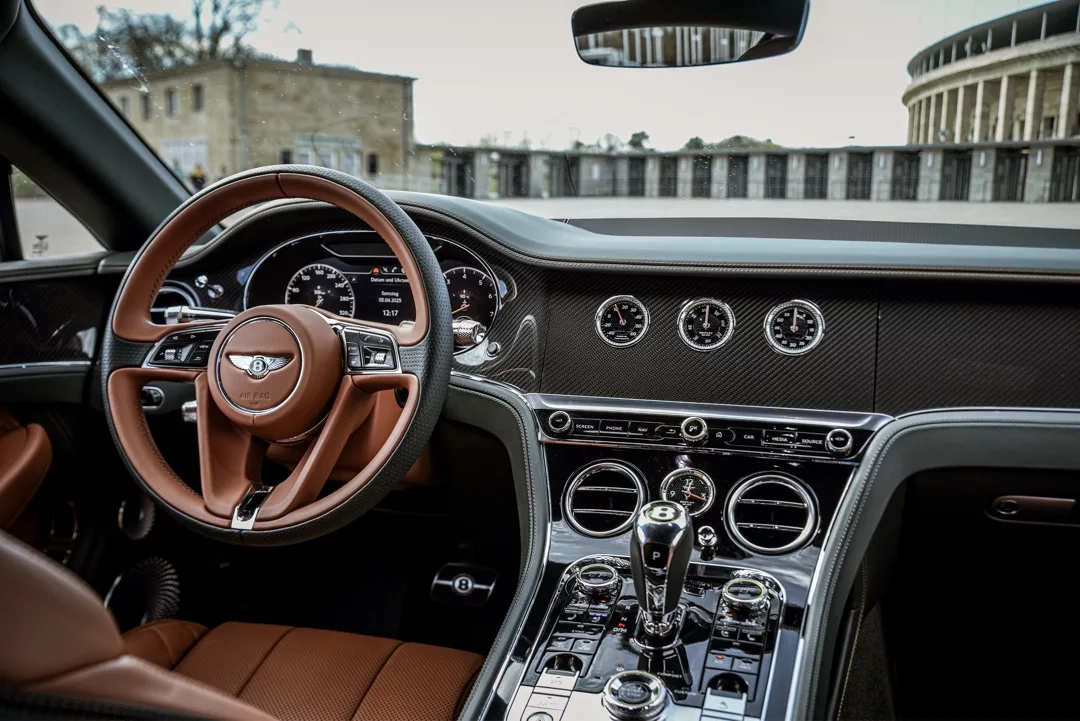 Bentley Continental GT Innenraum mit Lederausstattung mieten.