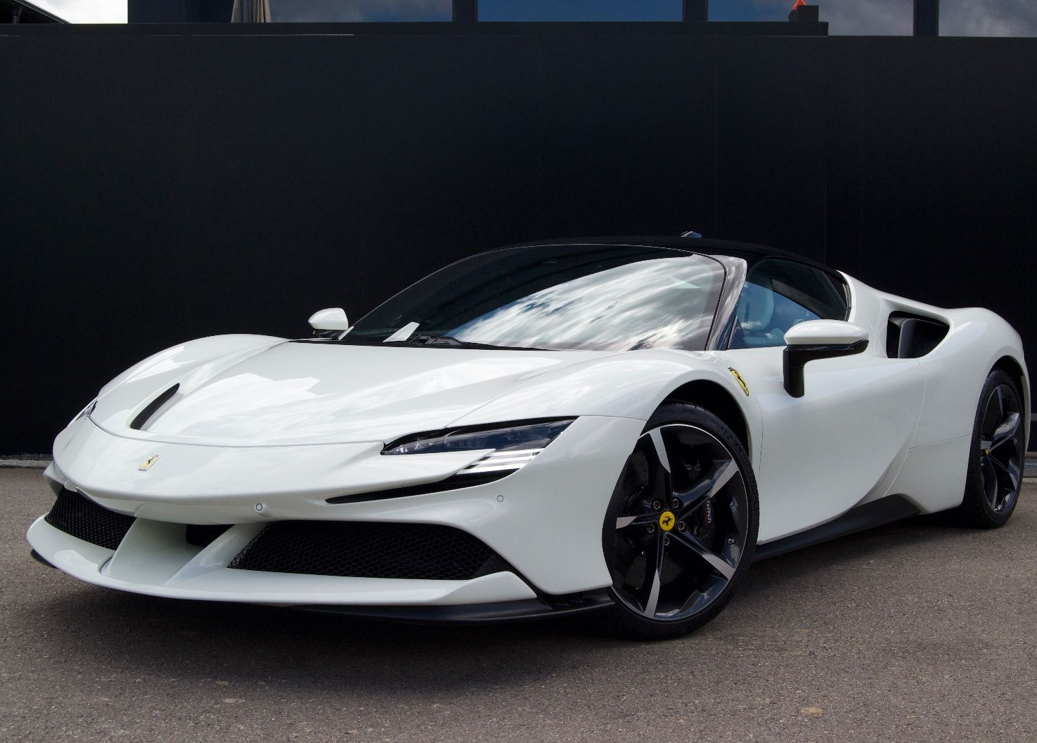 2021 Ferrari null Frontansicht - Mieten in München