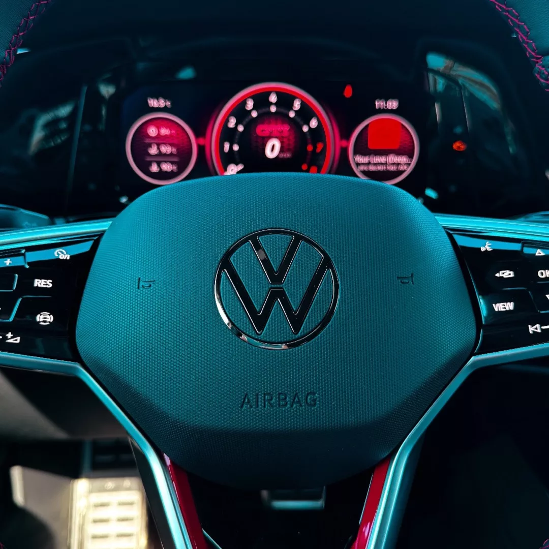 VW Golf GTI Clubsport Akrapovic Innenraum Lenkrad mieten