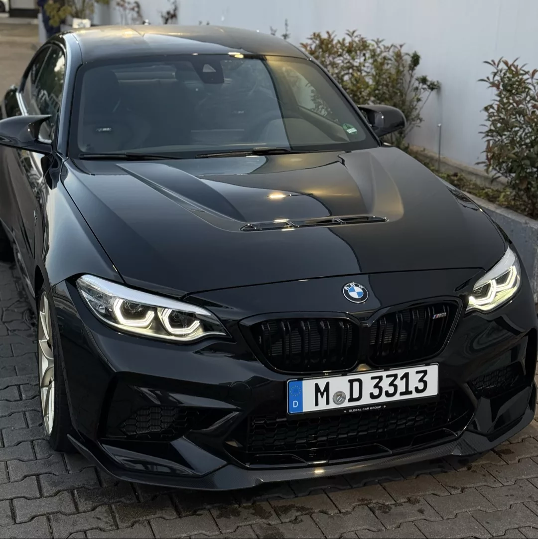 BMW M2 CS in Schwarz mit Grail Abgasanlage mieten