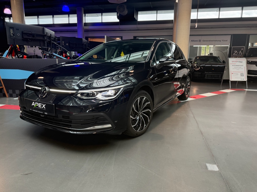 Volkswagen Golf 8 – Effizienter & komfortabler Allrounder | 109 PS Schwarz