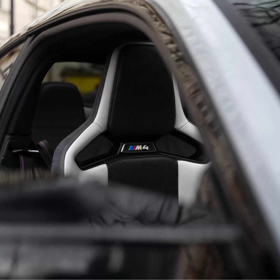 BMW M4 Competition SPORTSITZ Detailaufnahme mieten