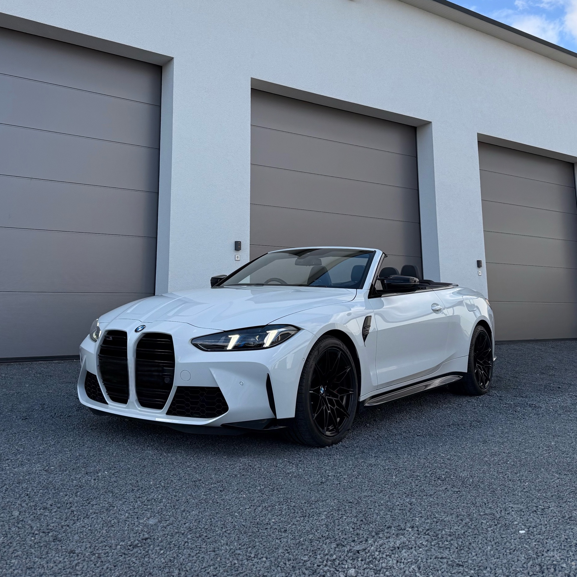 2024 BMW M4 Competition Cabrio mit 530PS, Automatik, 3.4s (0-100) - Mieten in Schaafheim