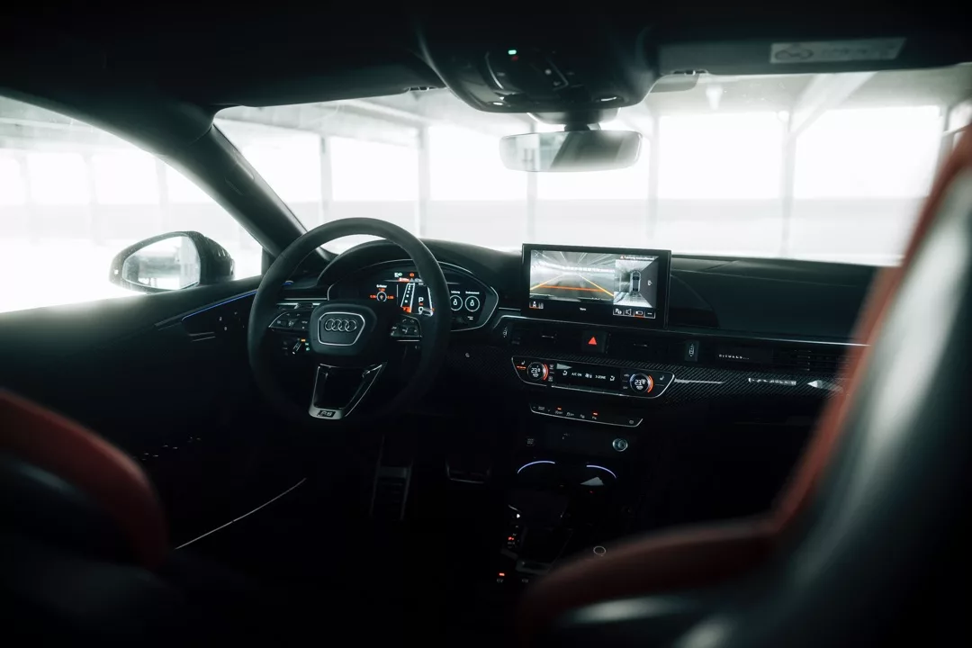 Audi RS5 Sportback Innenraum mit Cockpit und Display mieten