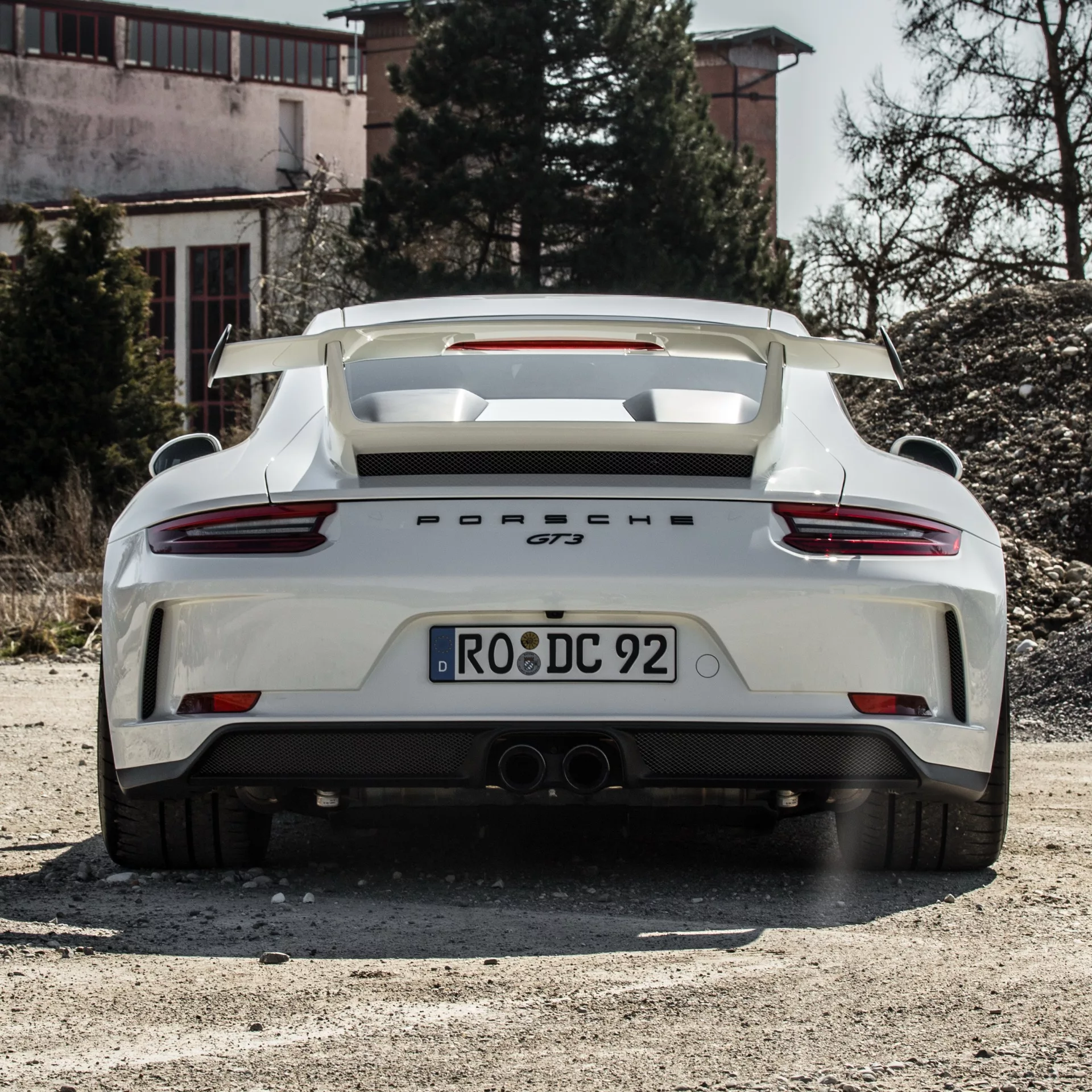 Porsche 911 GT3 in Weiß von hinten mieten