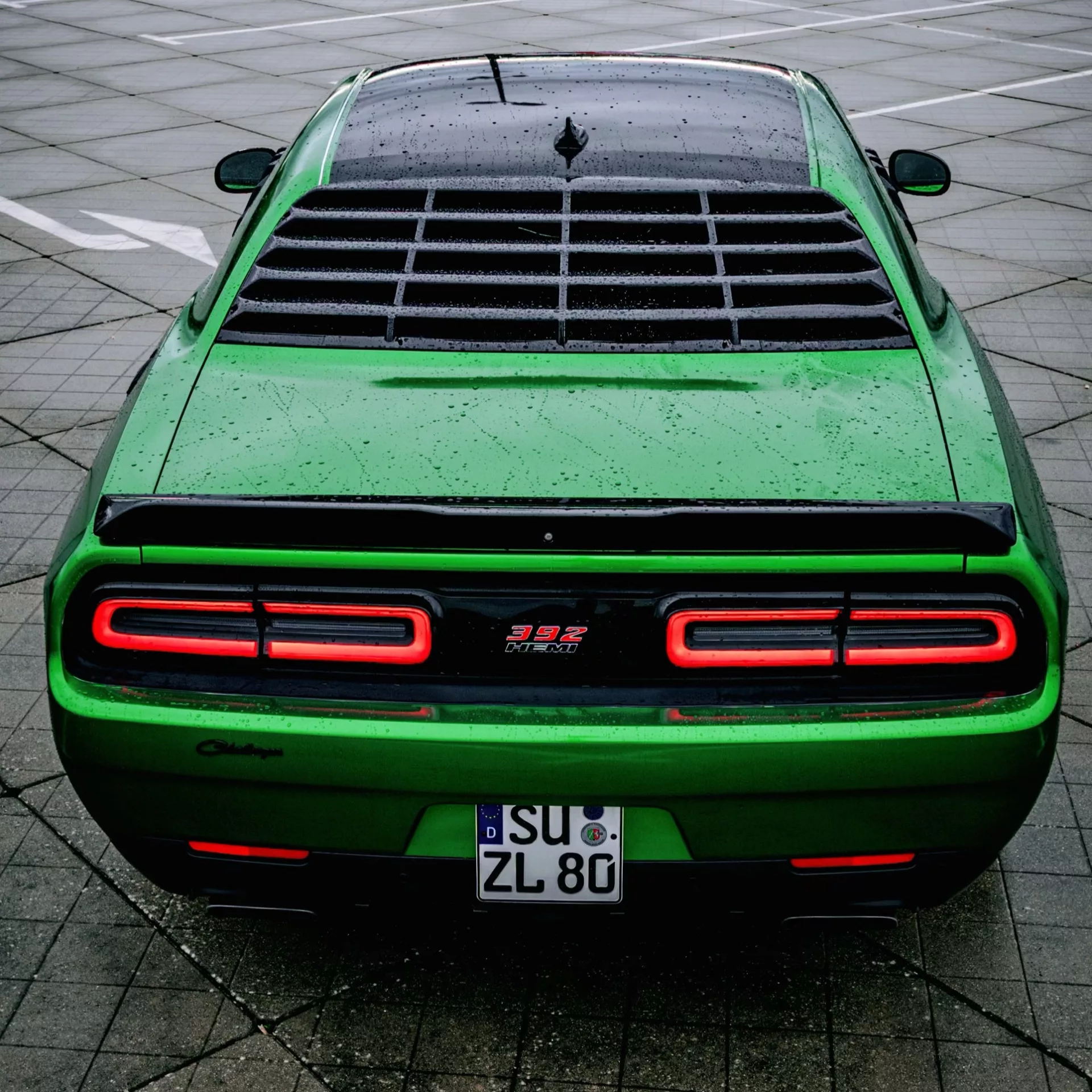 Dodge Challenger SRT Hellcat Kit in Grün, Heckansicht mieten.