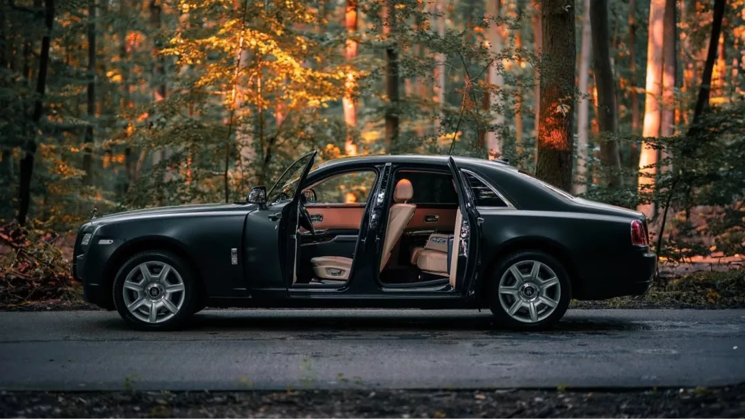 Rolls-Royce Ghost in Schwarz im Wald mieten
