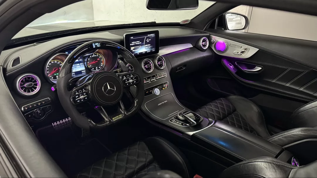 C63s AMG Coupé Innenraum mit LED-Beleuchtung mieten