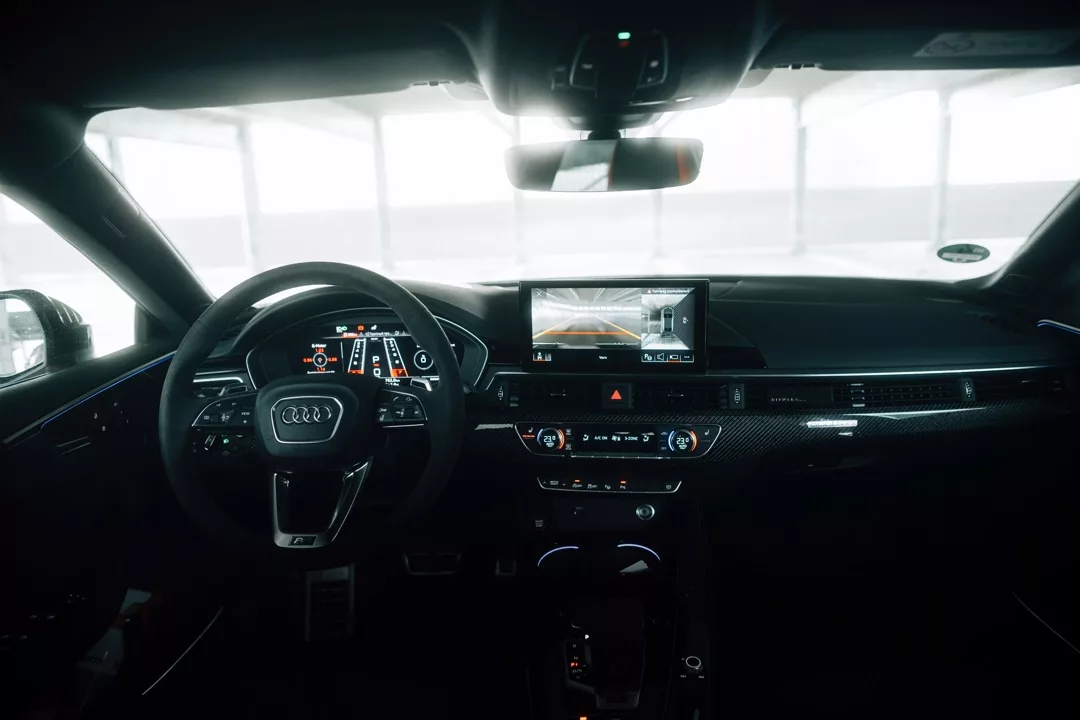 Audi RS5 Sportback Innenraum mit Cockpitansicht mieten