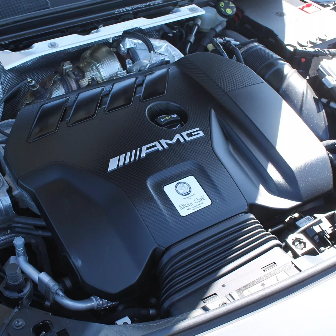 Mercedes CLA45 S AMG 4Matic+ Motoransicht mieten