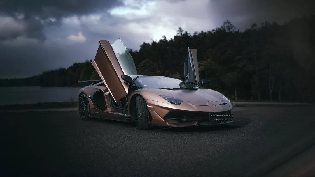 Lamborghini Aventador SVJ Roadster in Bronze Frontansicht mieten