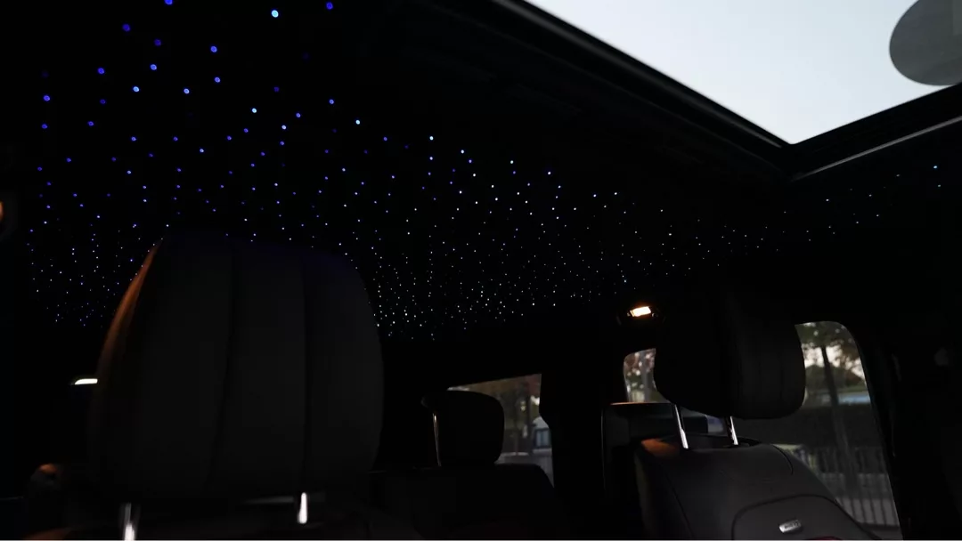 Brabus G700 Innenraum mit Sternenhimmel mieten.