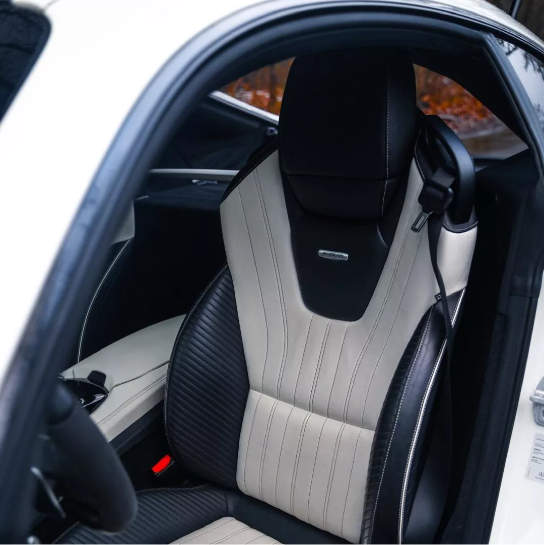 AMG GT Coupé Innenraum mit Sportsitzen mieten