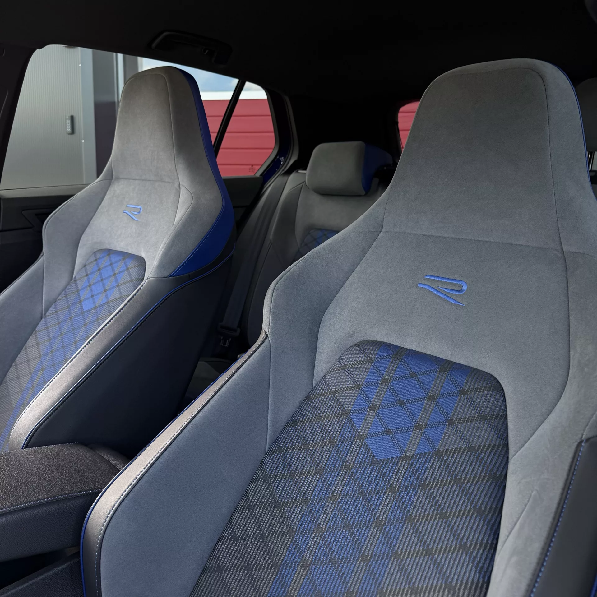 Golf 8R Performance 20 Jahre Innenraum mit Sportsitzen mieten