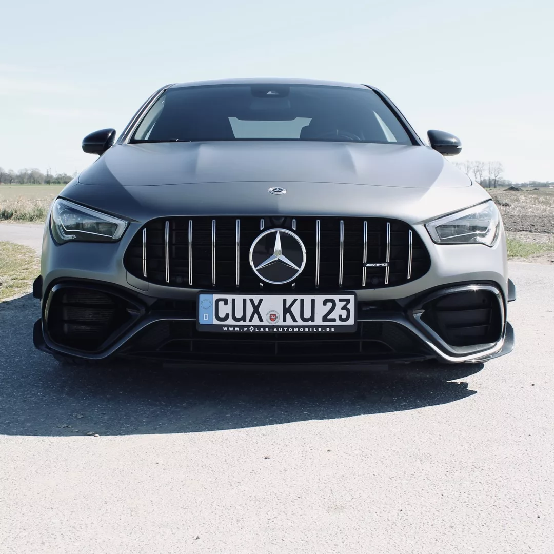 Mercedes CLA45 S AMG 4Matic+ in Grau Frontansicht mieten